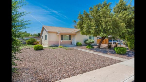 Adorable House only a few miles from the Strip